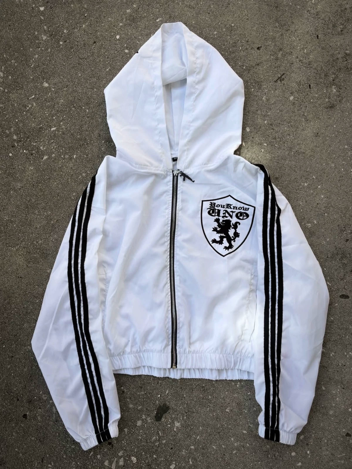 From THE STREET, a street shield with three bars, sports embroidery, American casual hooded jacket