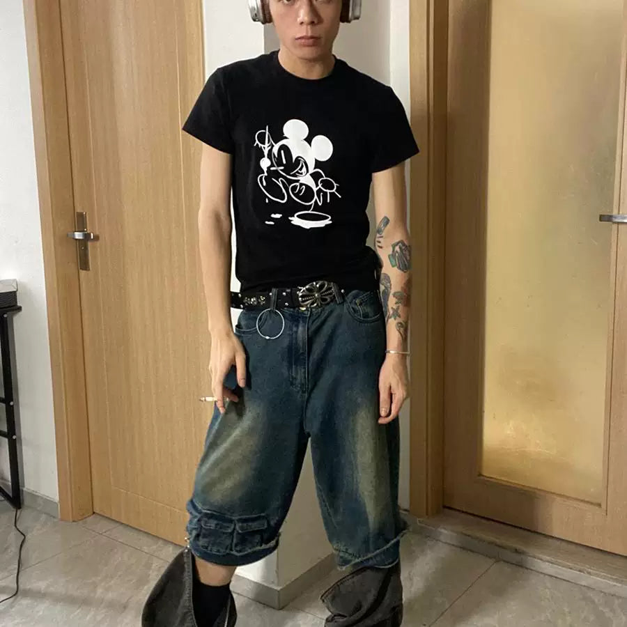 New Mickey cartoon style short sleeved T-shirt from the street with a small neckline, front shoulder, slim fit, and a clean fit for men