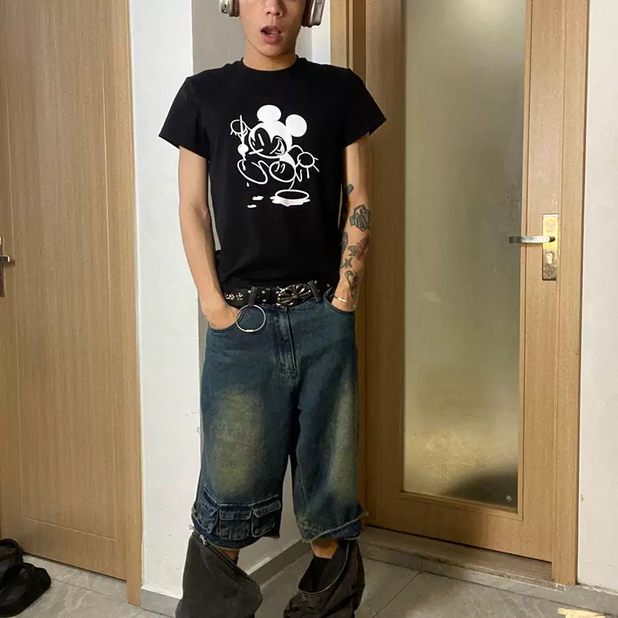 New Mickey cartoon style short sleeved T-shirt from the street with a small neckline, front shoulder, slim fit, and a clean fit for men