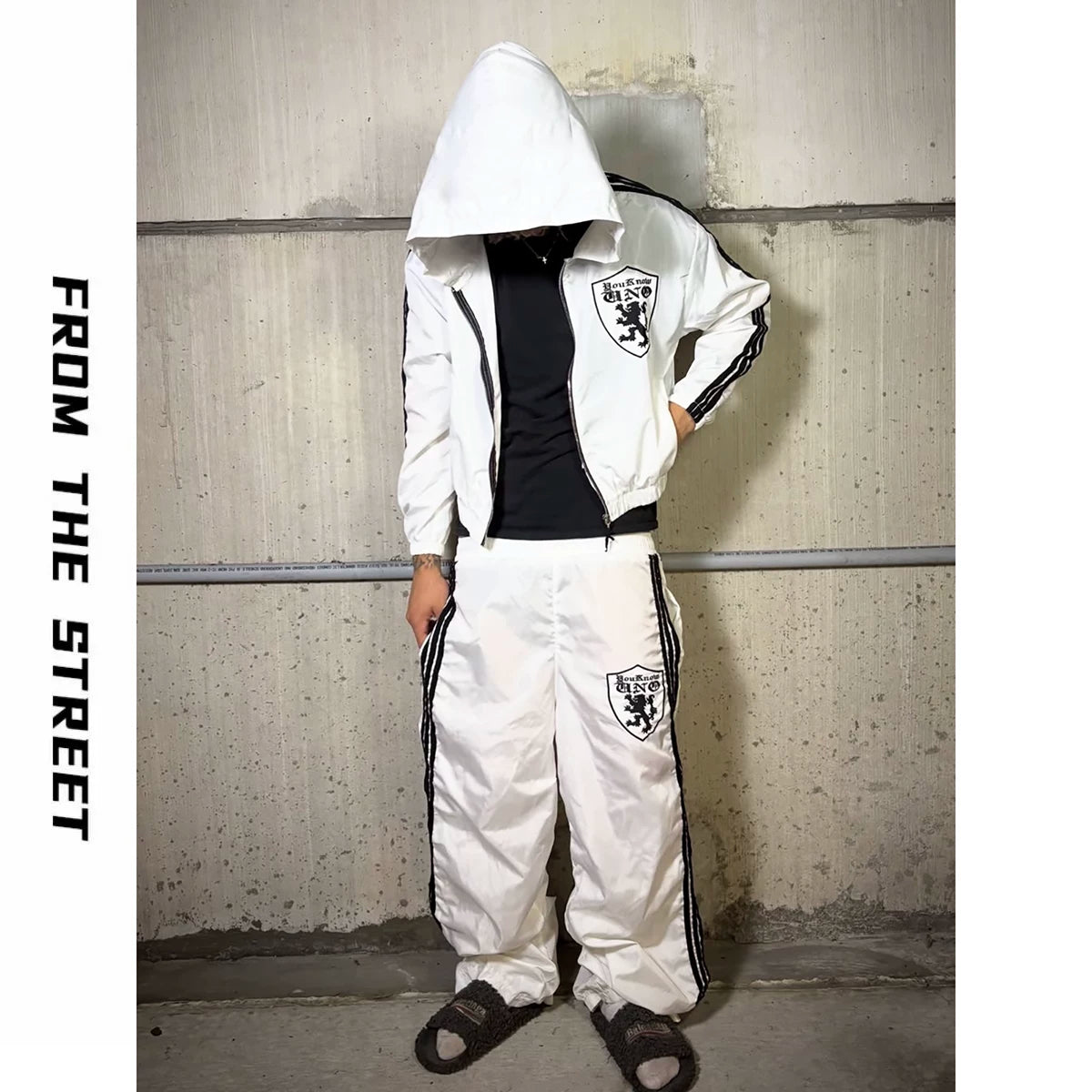 From THE STREET, a street shield with three bars, sports embroidery, American casual hooded jacket