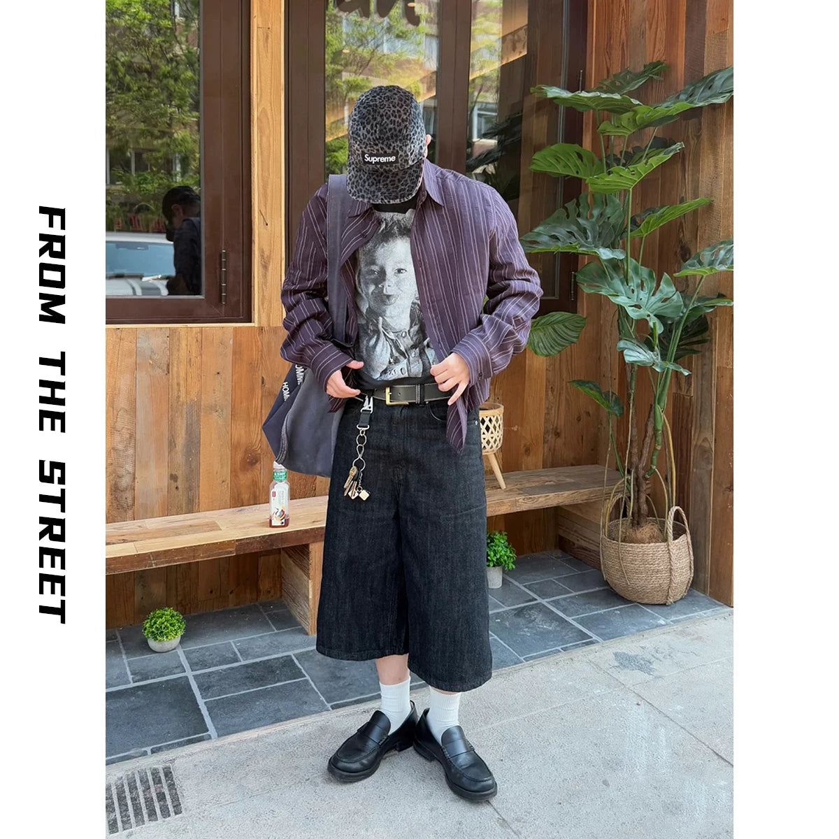 From THE STREET, a loose shirt with purple contrasting stripes from the street, suitable for both men and women