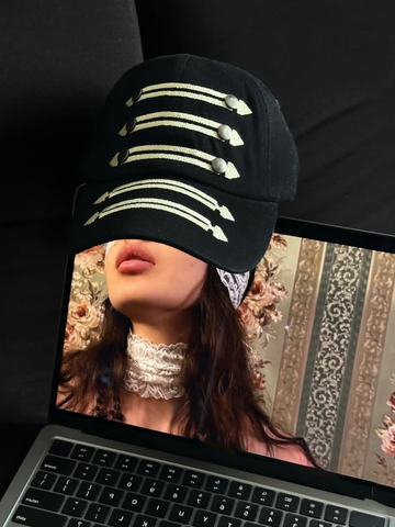 From THE STREET: Retro Embroidered Splicing Tri Color Baseball Hat and Duck Tongue Hat from the Streets