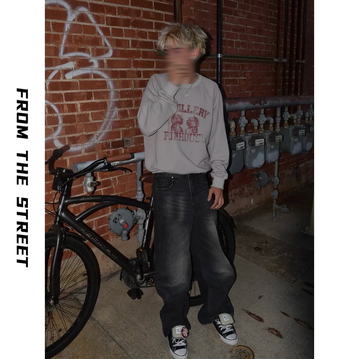 From THE STREET, a street style retro short, wide, gray autumn and winter short collection for men wearing hoodies
