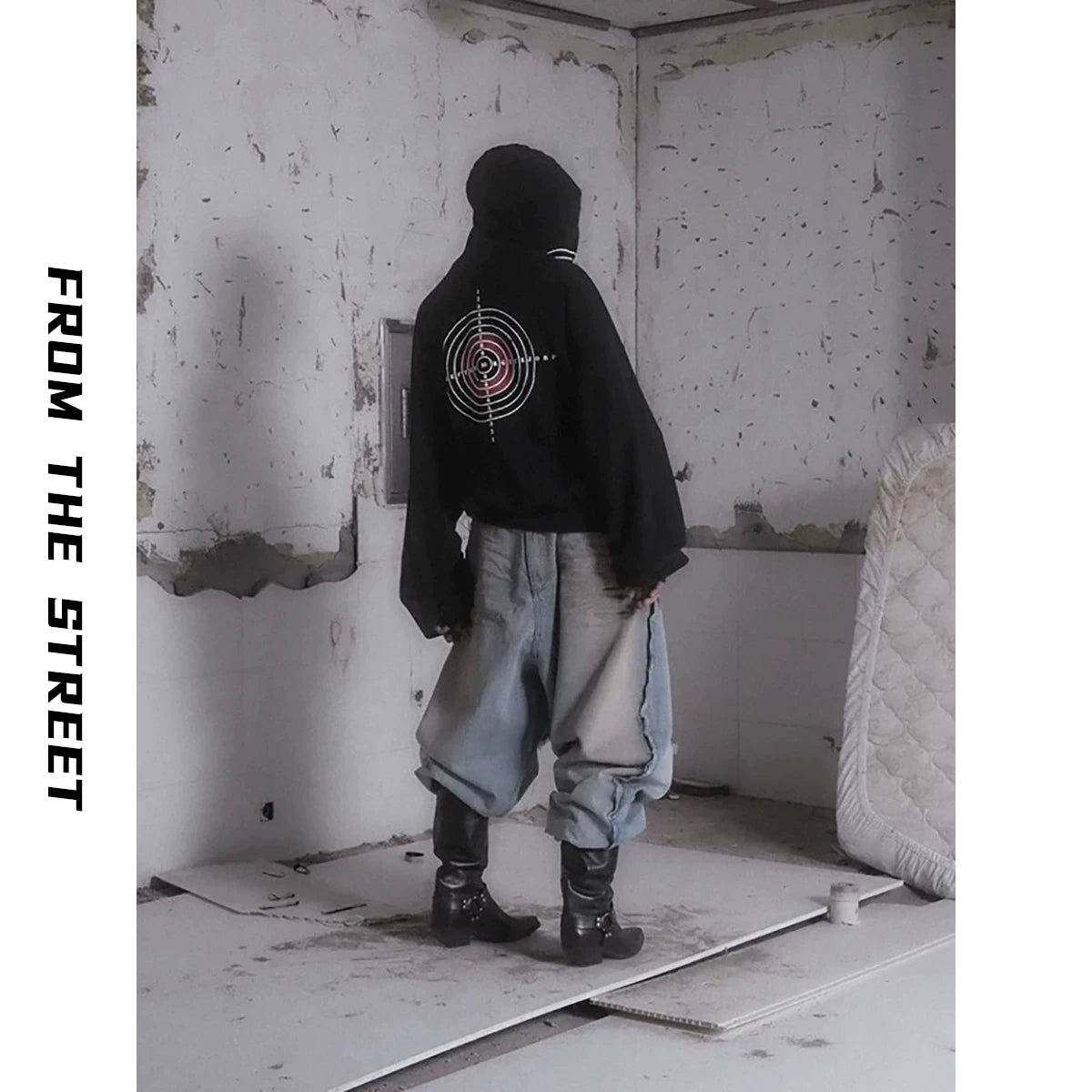 From the street, American style Vibe covers, bullet holes, bullseyes, human body prints, ripped holes, hoodies, ninja hoodies, men's and women's fashion trends