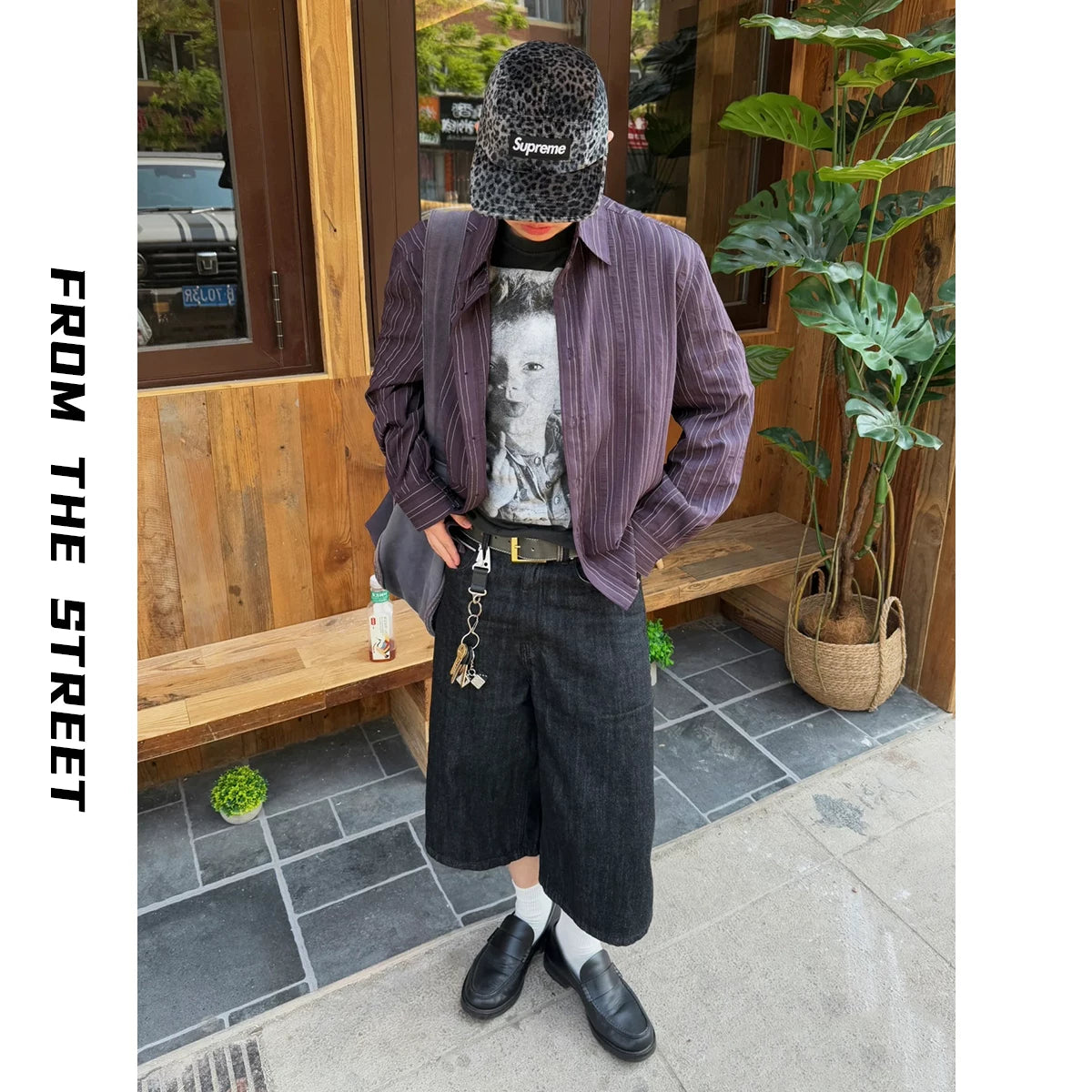 From THE STREET, a loose shirt with purple contrasting stripes from the street, suitable for both men and women