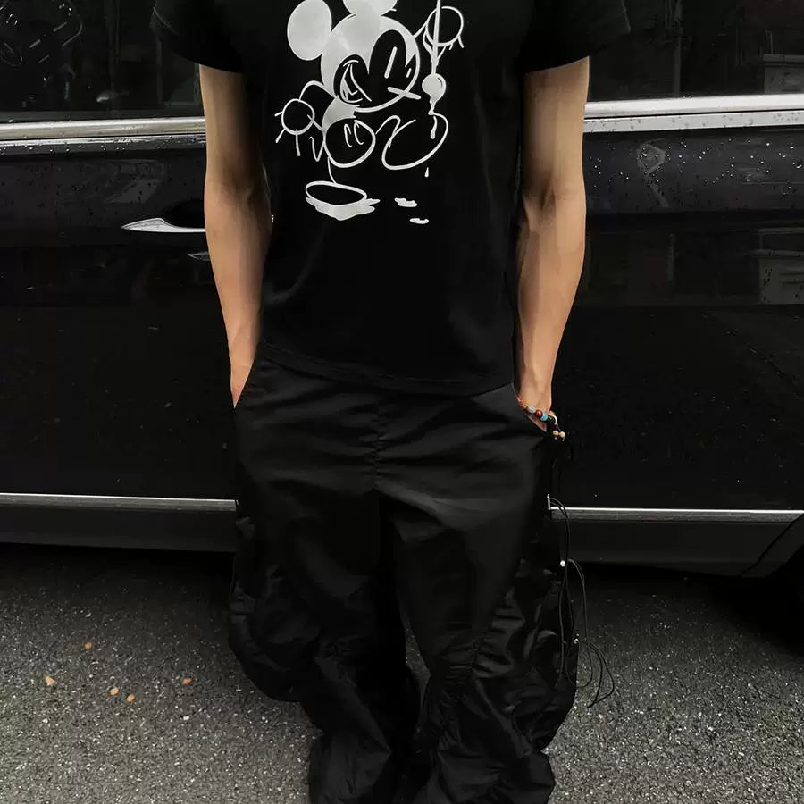 New Mickey cartoon style short sleeved T-shirt from the street with a small neckline, front shoulder, slim fit, and a clean fit for men